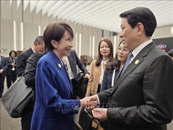 State President meets APEC leaders in RoK